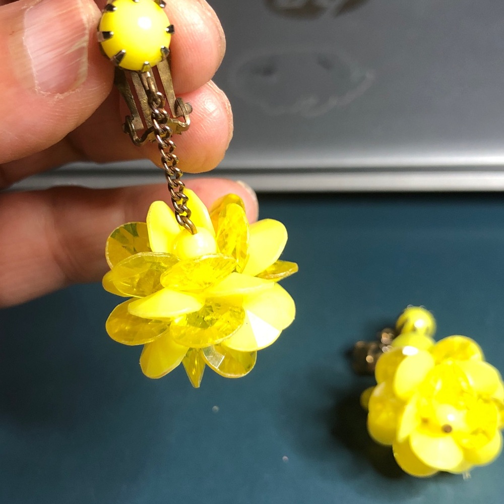 Vintage-Inspired Yellow Floral Cluster Clip-On Earrings